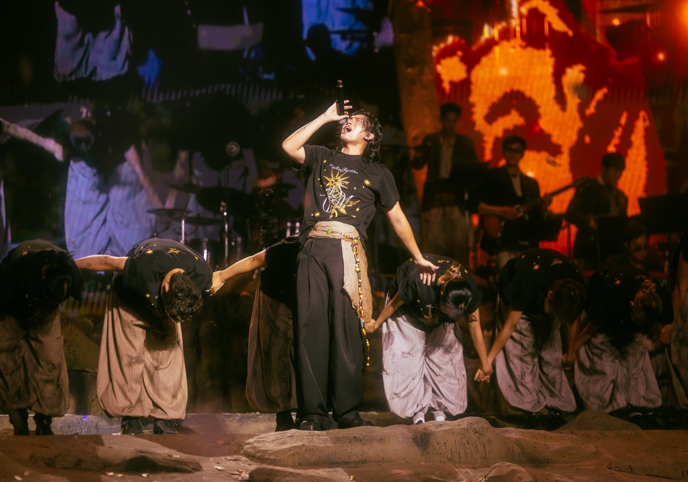 GREY D khép lại 2 đêm concert đẹp như mơ, tlinh, Phùng Khánh Linh bùng nổ cảm xúc