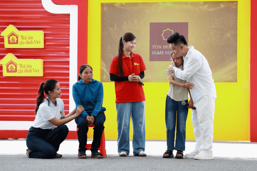 Khán giả cùng Lâm Vỹ Dạ, Minh Vương M4U, Hương Ly mang về gần 1,2 tỷ đồng cho hoàn cảnh khó khăn