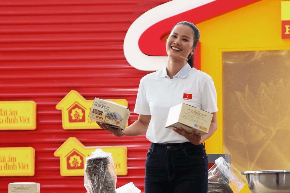Khán giả cùng Lâm Vỹ Dạ, Minh Vương M4U, Hương Ly mang về gần 1,2 tỷ đồng cho hoàn cảnh khó khăn