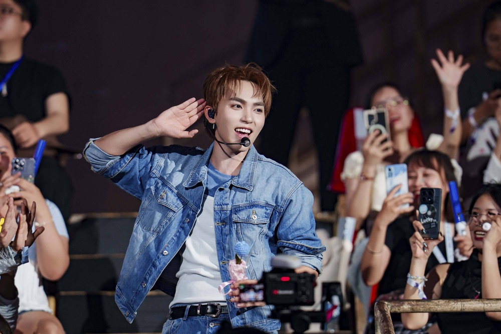 UPRIZE tổ chức fan meeting đầu tiên, công bố concert tại miền Bắc trong năm 2026