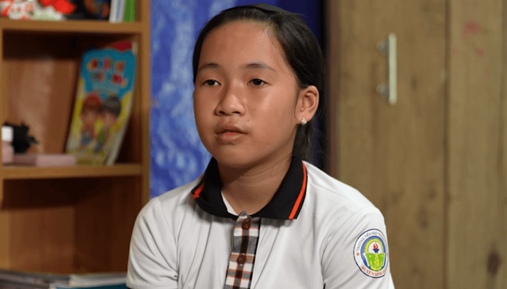 Lâm Vỹ Dạ bật khóc trước hai hoàn cảnh khó khăn, Hương Ly quyết định hỗ trợ học đến hết lớp 12