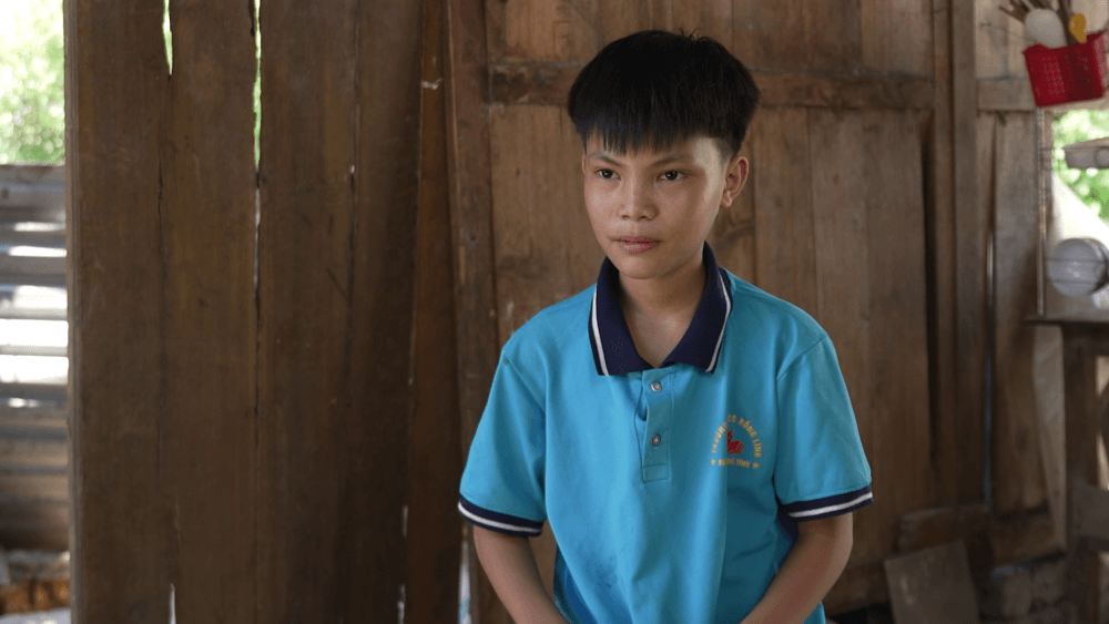 Lâm Vỹ Dạ bật khóc trước hai hoàn cảnh khó khăn, Hương Ly quyết định hỗ trợ học đến hết lớp 12