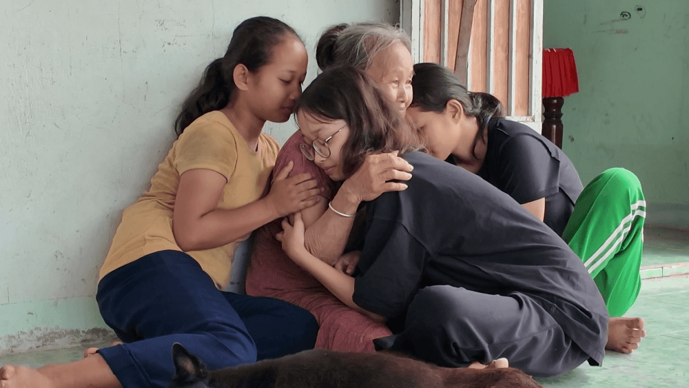 NSƯT Ốc Thanh Vân nghẹn ngào “Mẹ bỏ con là điều tôi không đồng ý”