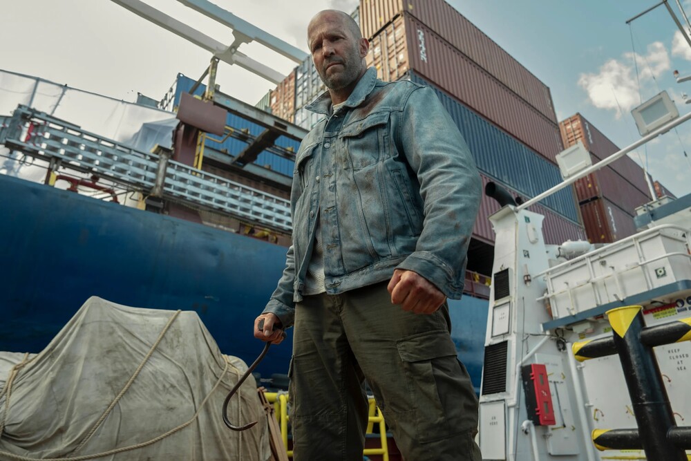 Jason Statham tái xuất màn ảnh rộng, đối đầu đường dây tội phạm giữa đại dương