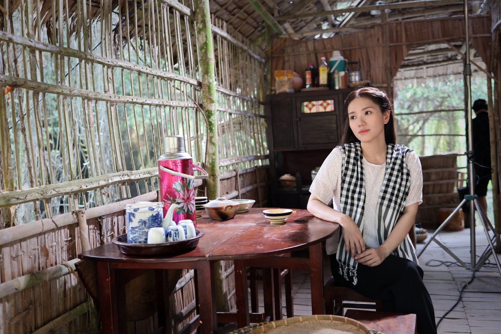 Hát ca khúc về miền Tây do bố sáng tác, Thuỳ Chi chinh phục khán giả vì quá ngọt ngào trong trẻo