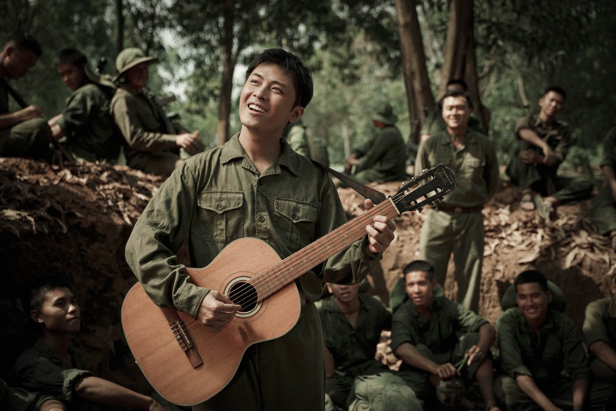 NSƯT Cao Minh và Gin Tuấn Kiệt cùng hát về thời thanh xuân người lính
