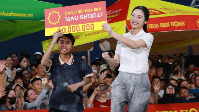 MC Thanh Thảo bật khóc, Á hậu Vân Nhi và ca sĩ Nguyễn Thái Học nghẹn lòng trước cậu bé một mình chăm mẹ bệnh