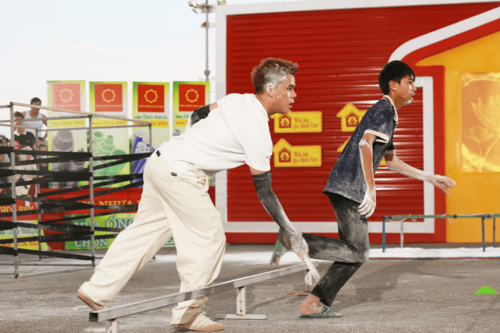 MC Thanh Thảo bật khóc, Á hậu Vân Nhi và ca sĩ Nguyễn Thái Học nghẹn lòng trước cậu bé một mình chăm mẹ bệnh