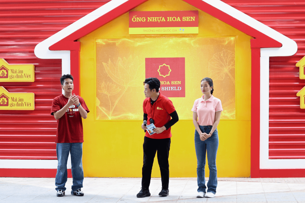 Quân A.P, Lâm Bích Tuyền xúc động trước những cô bé mồ côi cha, sớm trưởng thành để đỡ đần mẹ