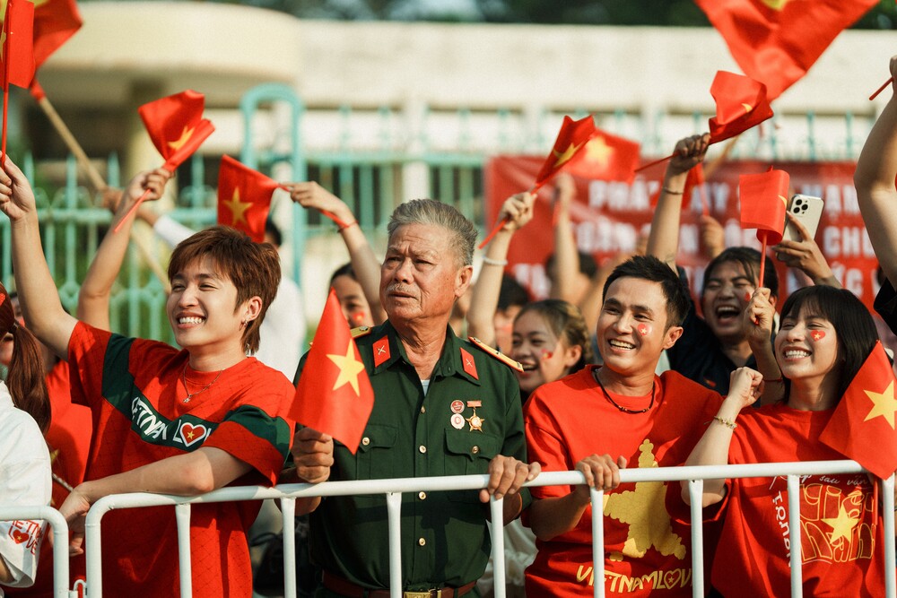 Cody Nam Võ hát nhạc phim “Nghỉ Hè Sợ Nghỉ Hưu”, Hứa Kim Tuyền gửi gắm thông điệp về một đời “rực rỡ”