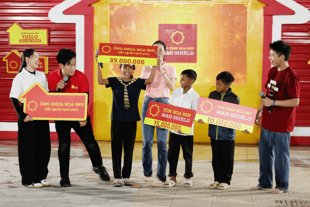 Tiến Luật, Huỳnh Lập, Sam, Tín Nguyễn cũng loạt nghệ sĩ về Vĩnh Long tham gia chương trình “Mái ấm gia đình Việt”