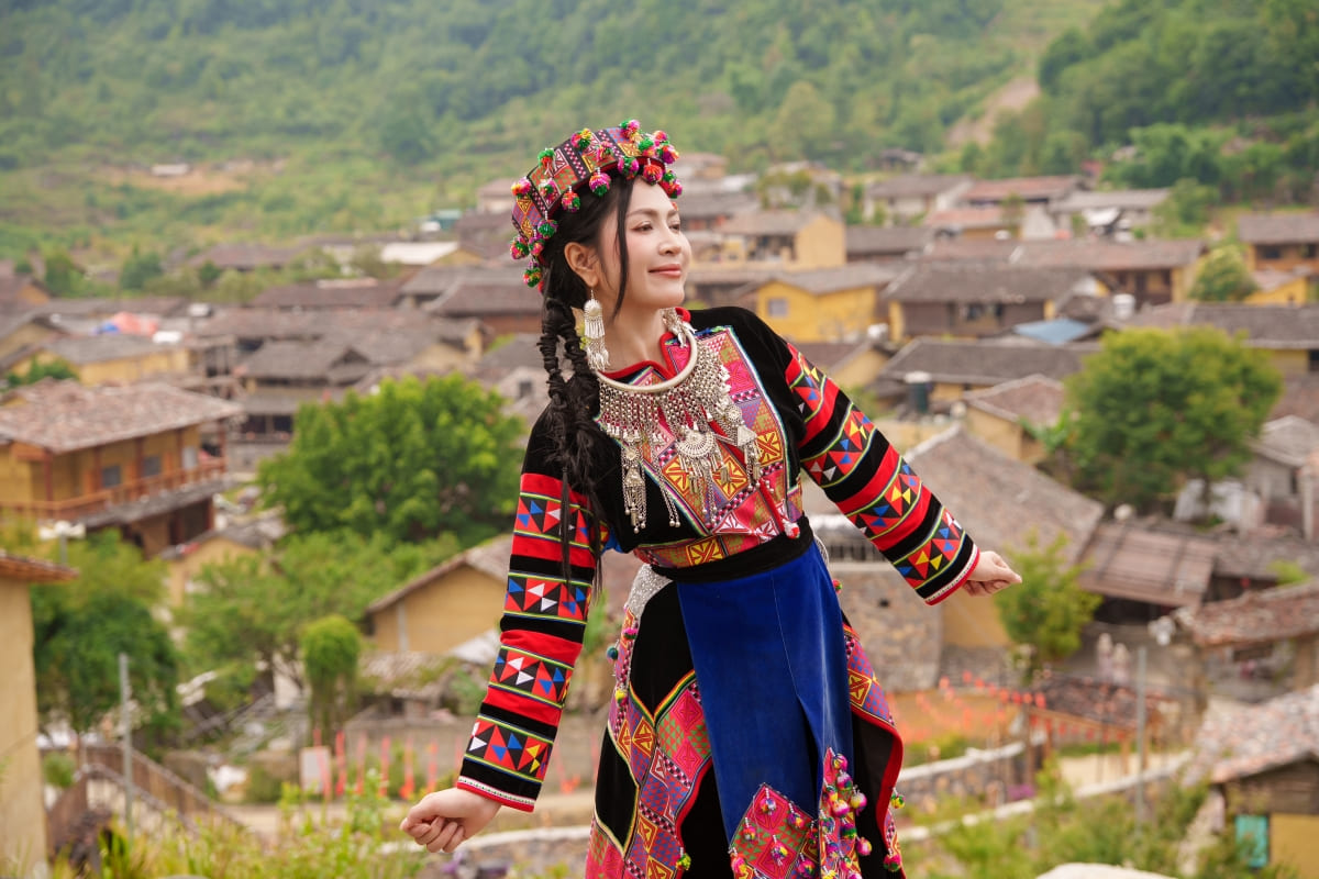 Duyên Quỳnh đưa vẻ đẹp ba miền vào MV “Việt Nam gấm vóc rạng ngời”