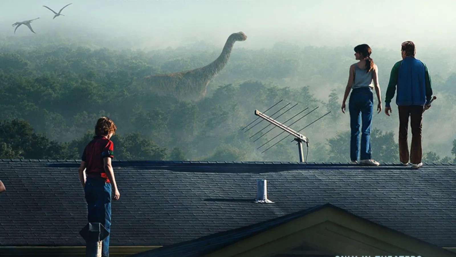 Anne Hathaway chờ 8 năm để hợp tác đạo diễn It Follows trong phim khủng long mới
