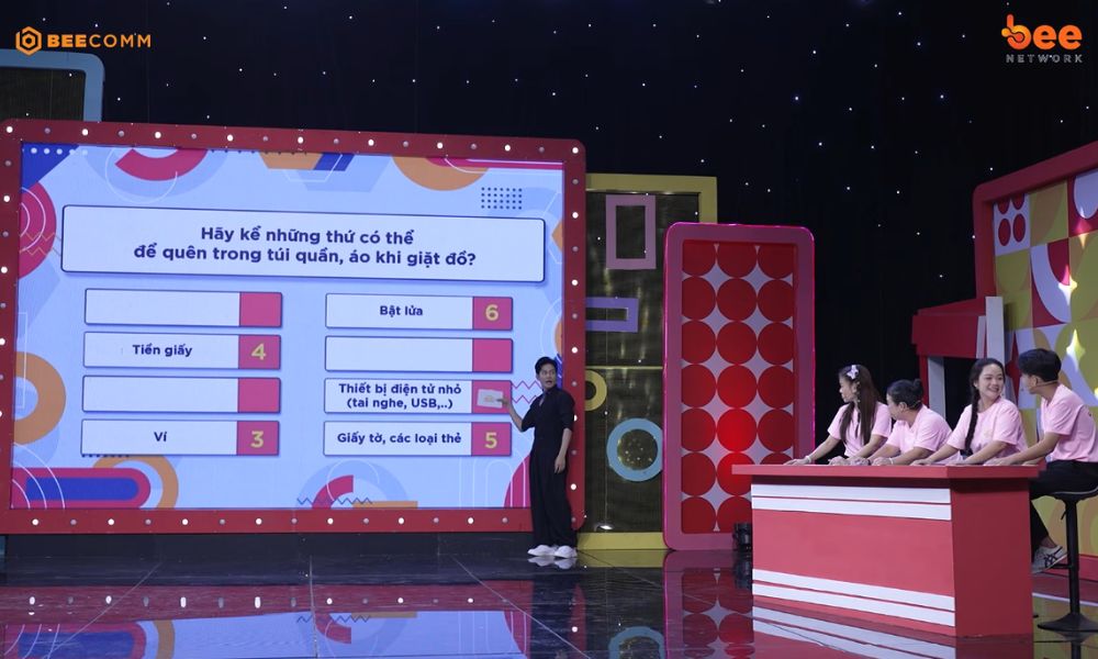 Gia đình gây chú ý khi có ba thế hệ cùng tham gia, bà và cháu phối hợp giành chiến thắng tại “Nhà Mình Quá Đỉnh” 
