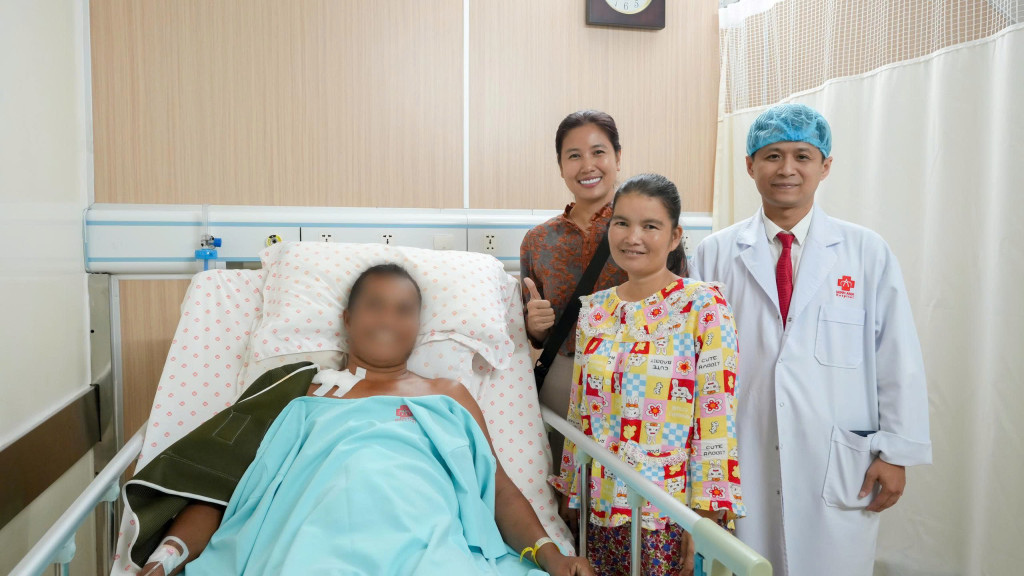Người đàn ông vỡ gan, gãy 7 xương sườn sau cú ngã 3 m