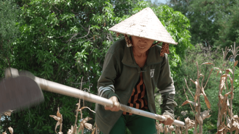Lê Hoàng Phương, Thành Đạt lấm lem bột mì khi hết mình đồng hành cùng các em nhỏ mồ côi