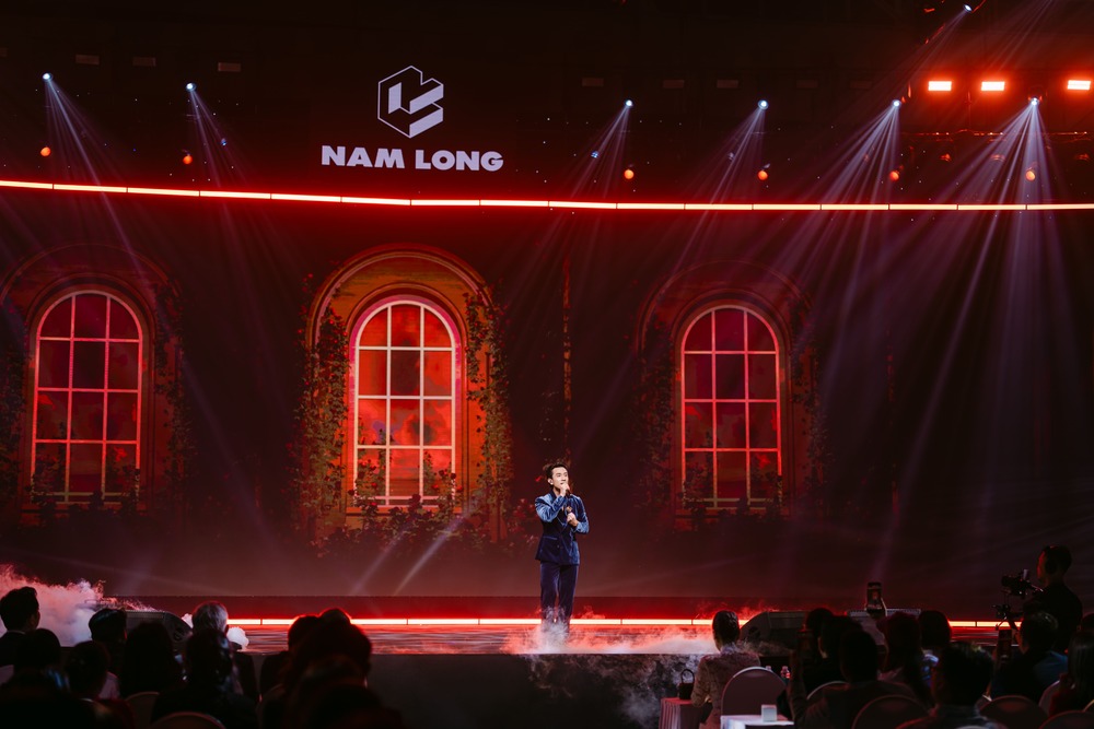 Dương Edward “dát vàng lỗ tai” khán giả với màn hát live tiếng Anh cực đã