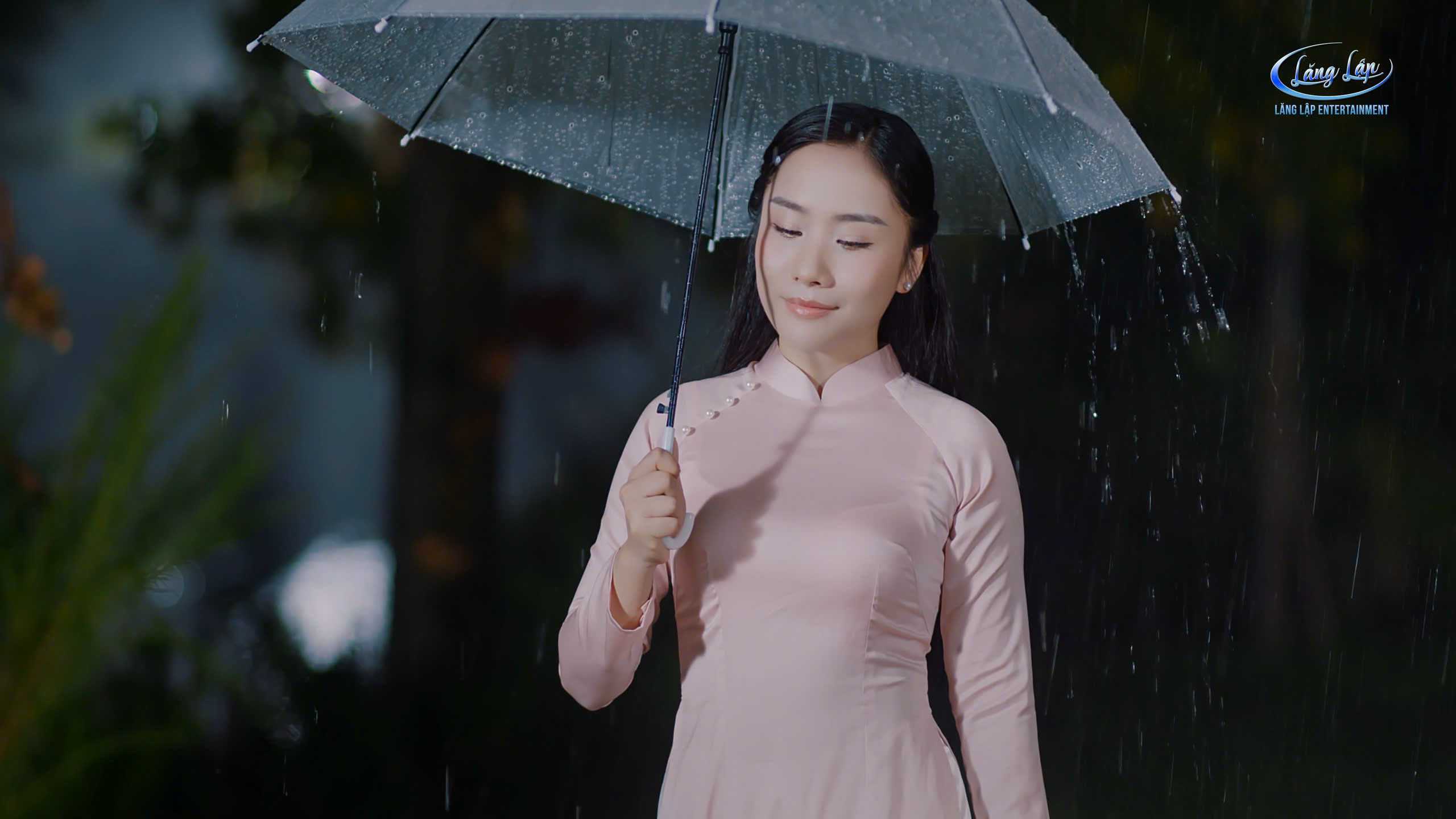 Hồ Phương Liên dầm mưa 12 tiếng quay MV cho ca khúc từng viết cho Giao Linh