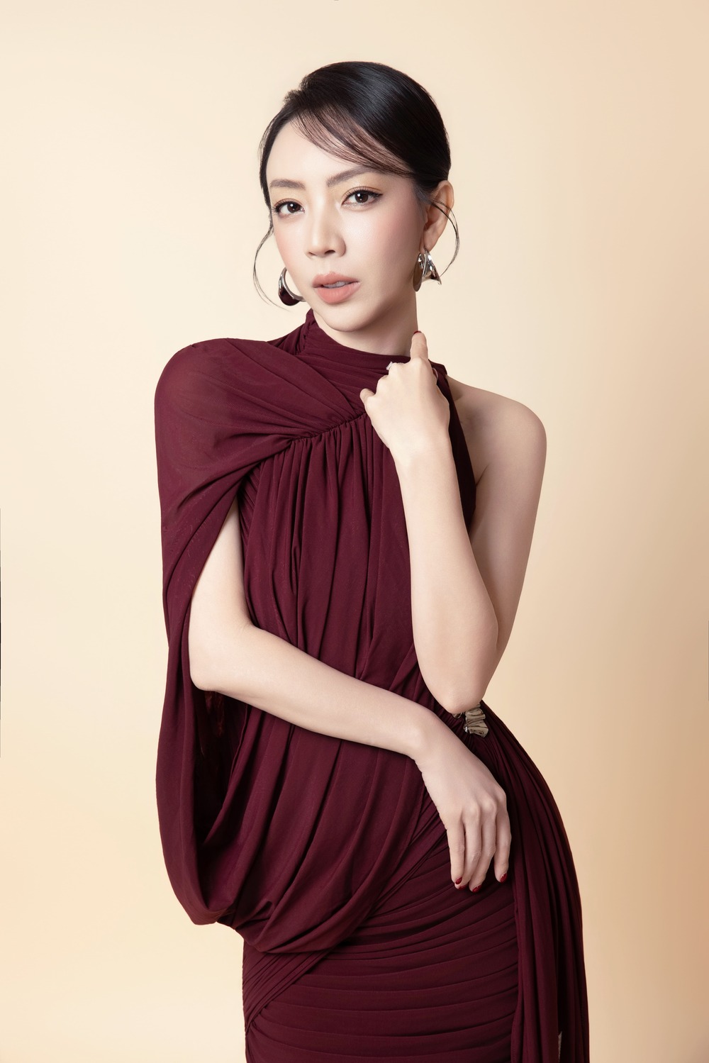 Thu Trang đón tuổi 42, hé lộ màn trở lại của “Chị Mười Ba”