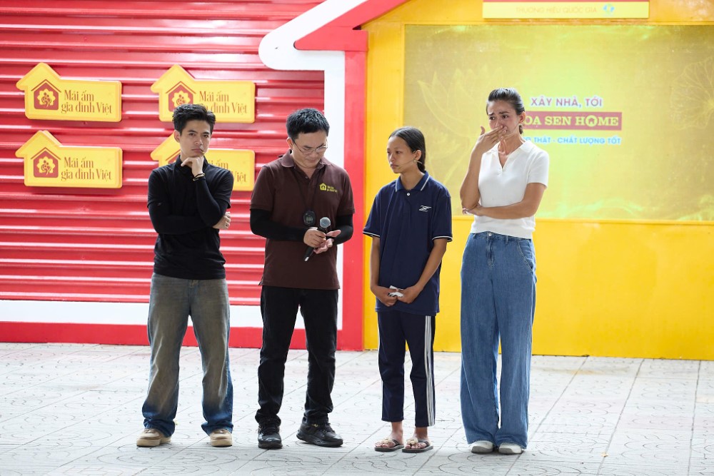 MC Đại Nghĩa, Á hậu Mâu Thủy cùng dàn nghệ sĩ xúc động trong ngày ghi hình đầu tiên chương trình “Mái ấm gia đình Việt” tại Vĩnh Long