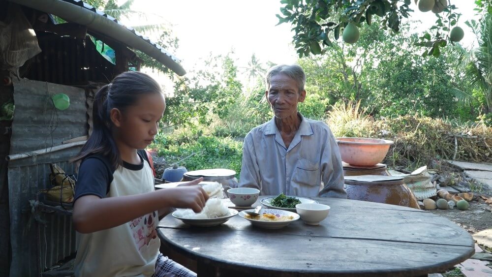 MC Đại Nghĩa, Đoàn Minh Anh rơi nước mắt trước cậu bé 11 tuổi giấu nỗi đau, sớm làm chỗ dựa cho mẹ sau khi cha qua đời