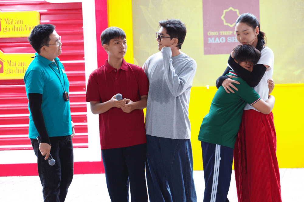 MC Đại Nghĩa, Đoàn Minh Anh rơi nước mắt trước cậu bé 11 tuổi giấu nỗi đau, sớm làm chỗ dựa cho mẹ sau khi cha qua đời