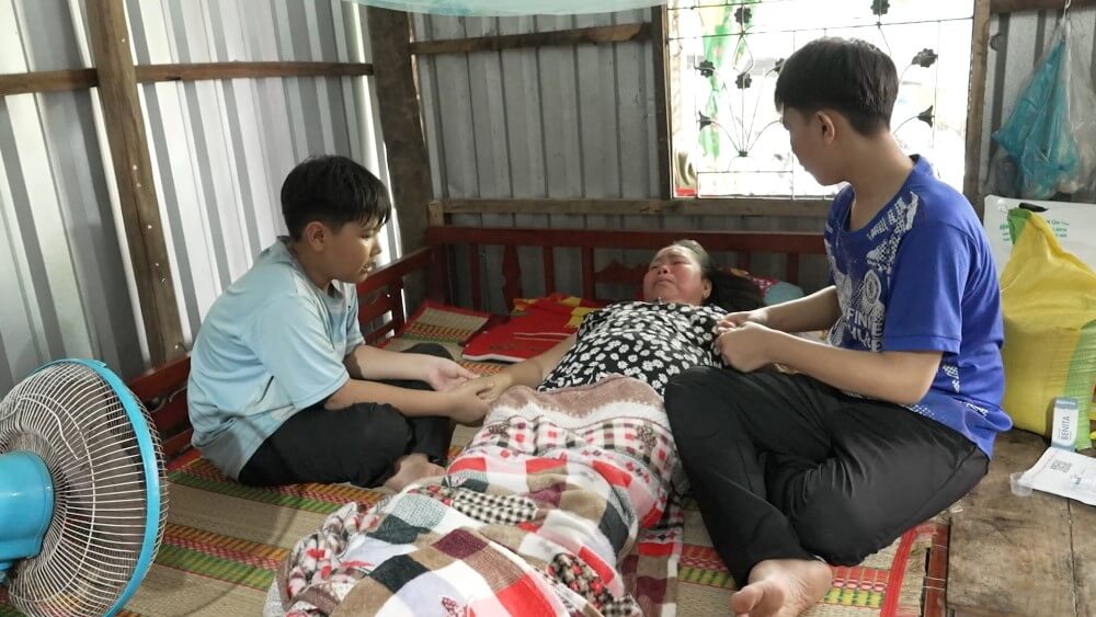MC Đại Nghĩa, Đoàn Minh Anh rơi nước mắt trước cậu bé 11 tuổi giấu nỗi đau, sớm làm chỗ dựa cho mẹ sau khi cha qua đời