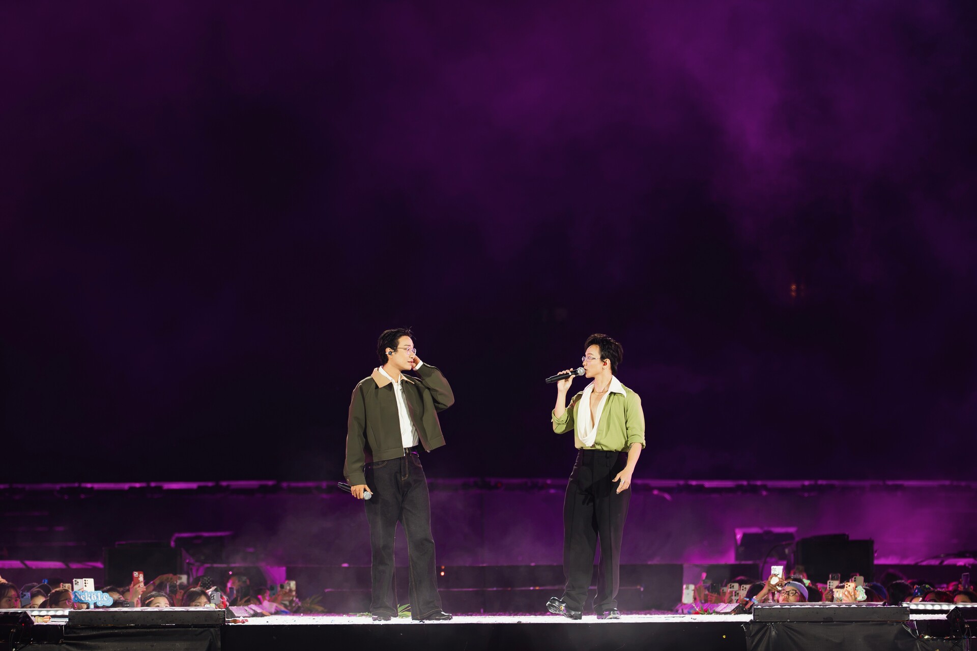 Concert "Anh Trai Vượt Ngàn Chông Gai 2026": Cheng bật khóc trước biển người hâm mộ sau sự cố ngất xỉu ở đêm diễn đầu tiên