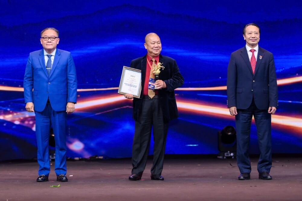 Chủ tịch Tập đoàn Hoa Sen Lê Phước Vũ được vinh danh Doanh nhân Việt Nam tiêu biểu, Cúp Thánh Gióng 2026