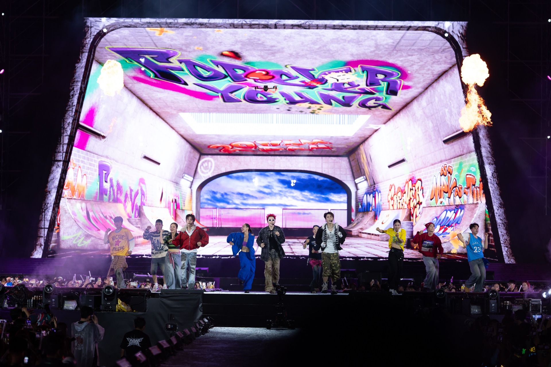 Hà An Huy và Phùng Minh Cương gây chú ý với màn trình diễn trên không tại concert “Anh Trai Vượt Ngàn Chông Gai 2026”